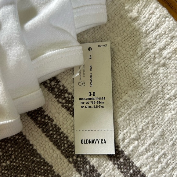 Old Navy baby onsies 3-6 months NWT - Picture 2 of 2